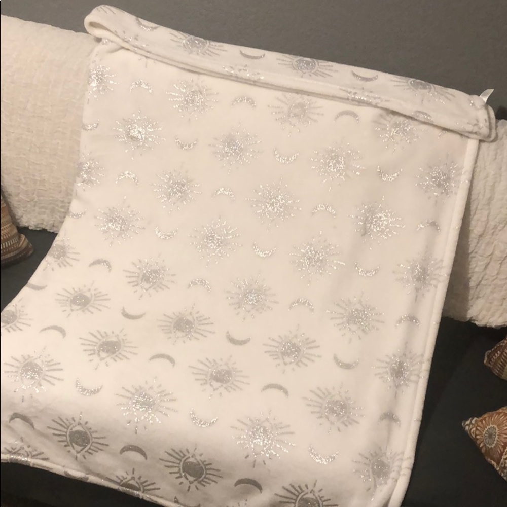 Sun and moon throw blanket